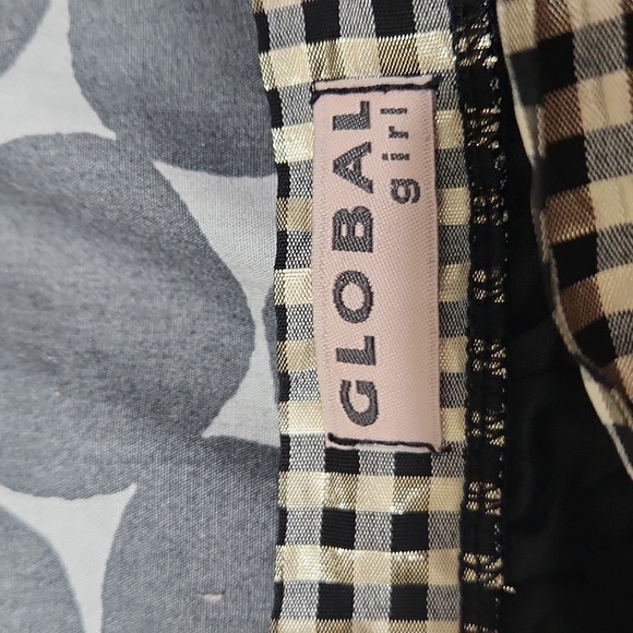 Global girl golden sparkling and black skirt - Picture 4 of 8